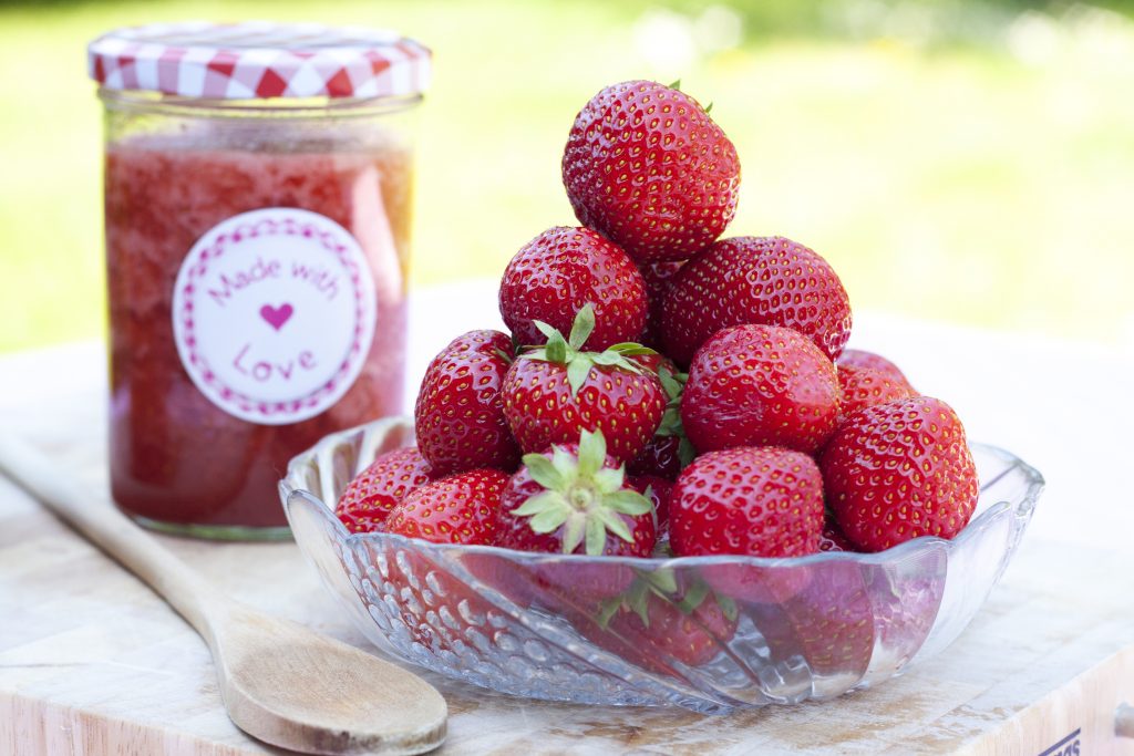 Erdbeer-Rhabarber Marmelade - Tasha Loves
