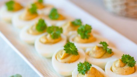 Gefüllte Eier mit Avocado